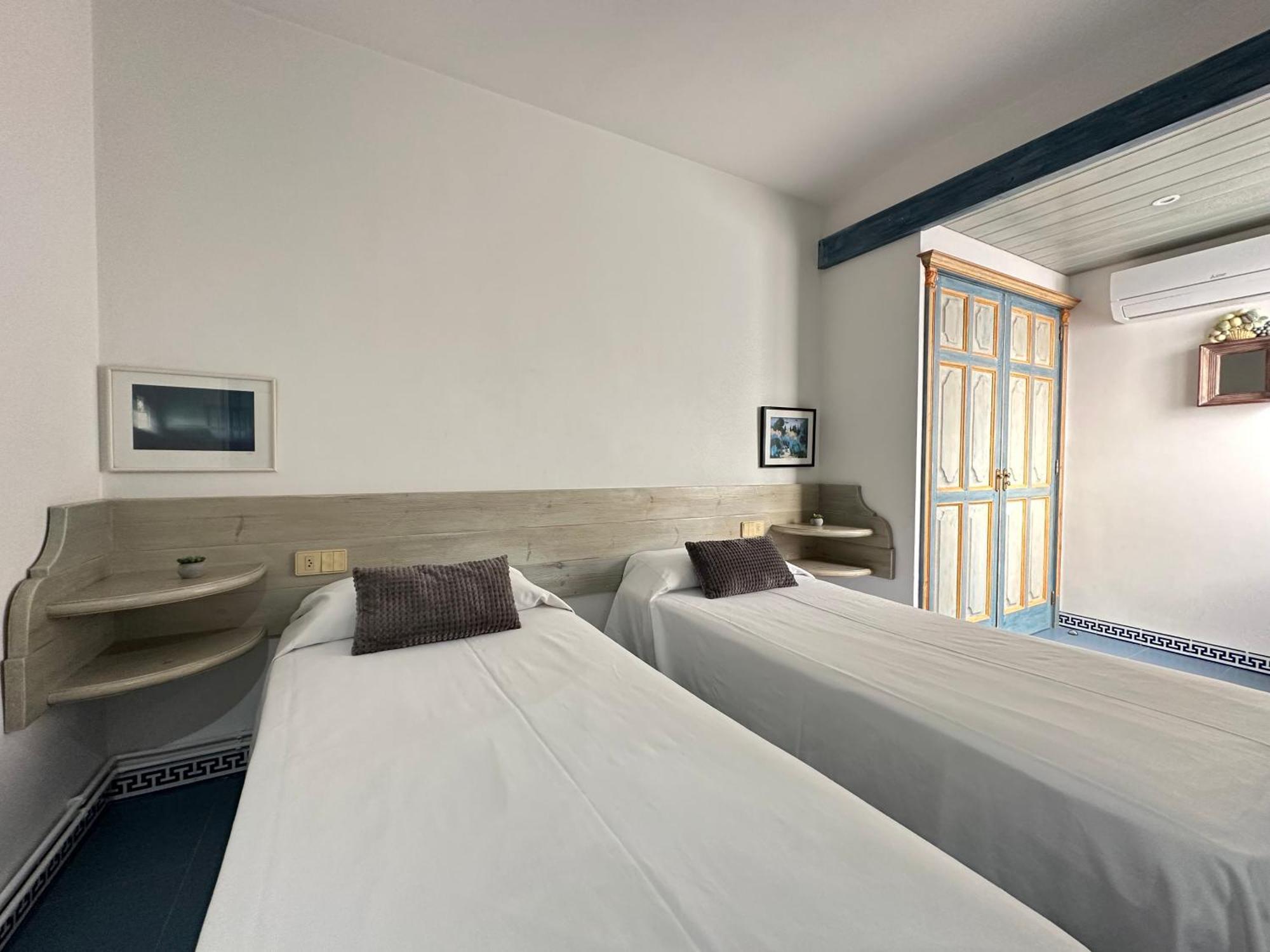Agi Avenida Apartments Росас Экстерьер фото